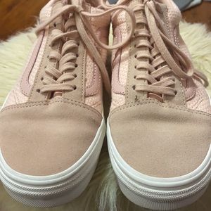 VANS skate shoe in pink